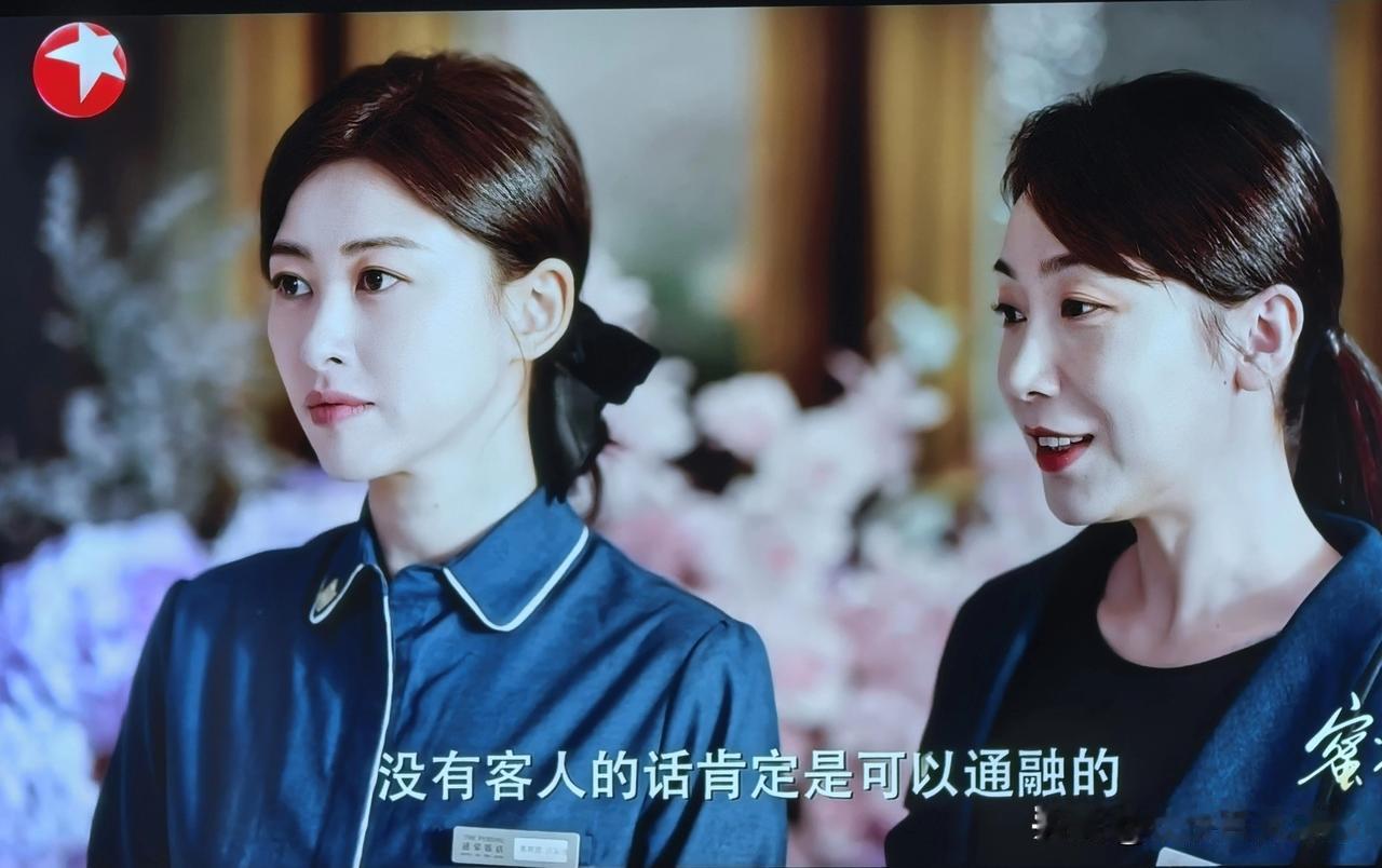 不管怎样穿着，
不管露与不露，
漂亮就是漂亮，
性感就是性感。
与生俱来掩不住，