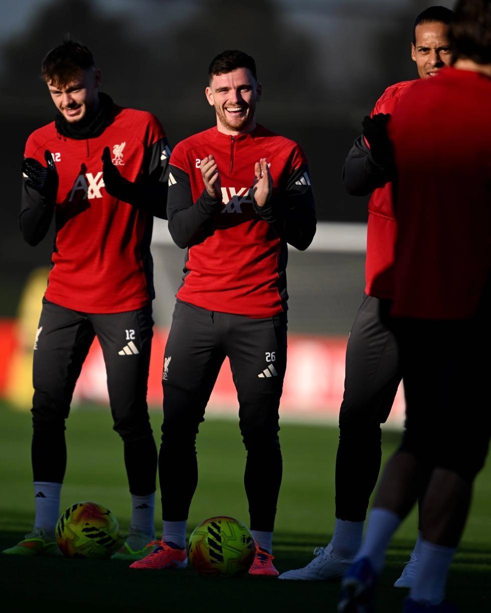 奥恩斯坦文中表示罗伯逊与利物浦之间保持着极其牢固的关系。这意味着，即使涉及离队可