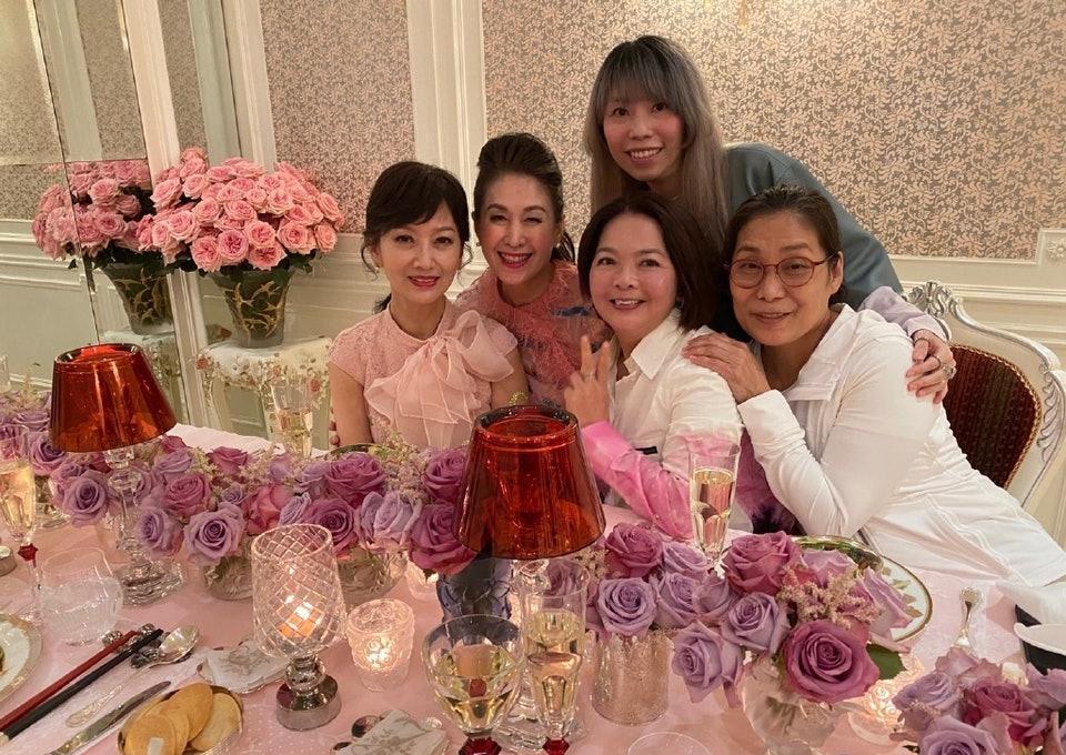 拍过30部僵尸片的鬼后王玉環，成了宏利128年首位女区域总监！
你没法想象，90