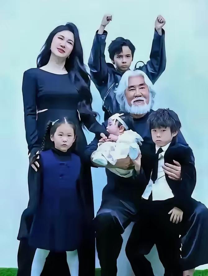张纪中这次可能没料到。

一些评论提到孩子长相问题，但这类讨论缺乏依据。

他近