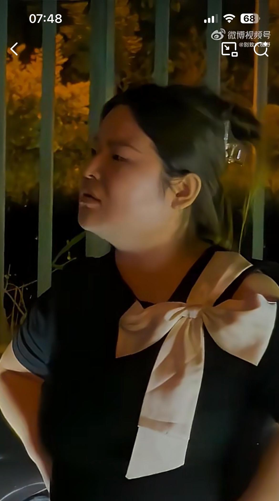 这又来个人肉占车位的，胖仙女说，大家都是讲道理的人，可这明明是公共车位，先到先得