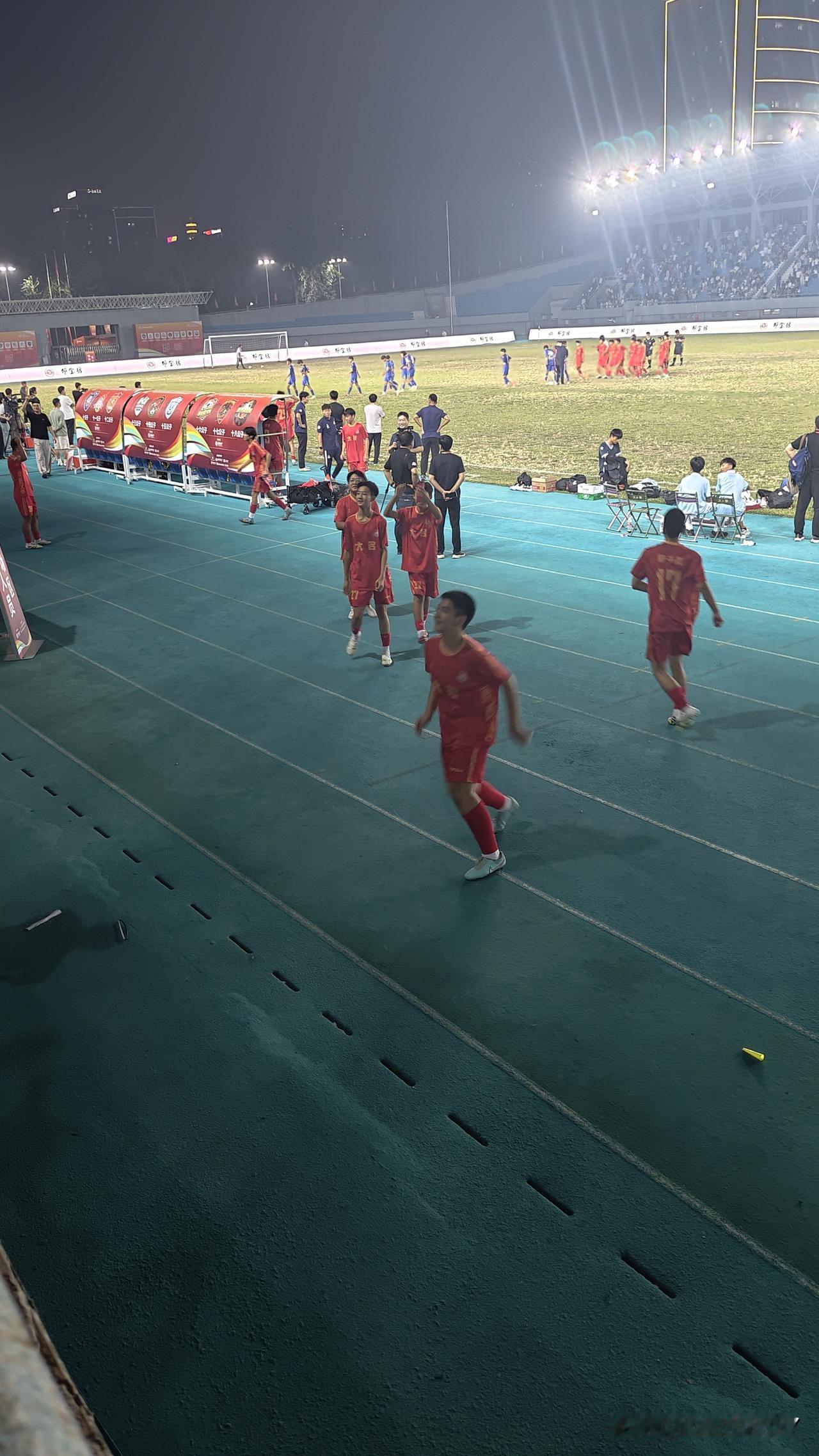 今年的邯郸U18足球赛的历史即将改写。
去年邯郸U18足球赛，四强分别是邯山队、