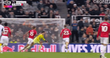 这次犯规应该没啥争议吧？拉姆塞那次假摔，让曼联场上多了一人。在曼联对阵纽卡斯尔的