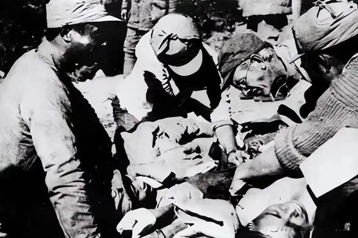 1941年，游击队长刘奎撞破队员“异状”，一把斧子扔在地上，真相让人心颤
 
1