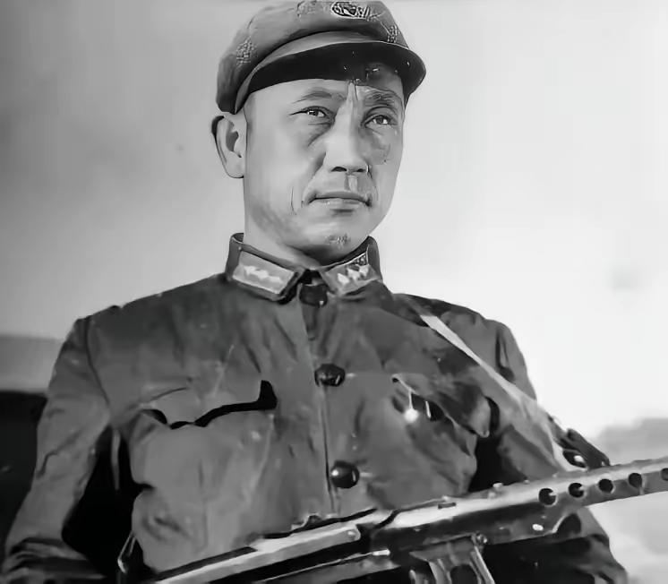 1943年秋，22岁的游击队长赵铁山被叛徒出卖，让鬼子堵在地道里。五花大绑押到村