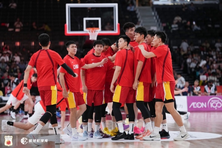 亚运男篮半决赛，中国男篮78‑97不敌日本，19分落败无缘决赛。整场篮板、内线防