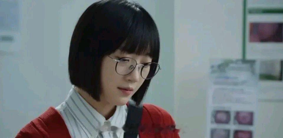 高考前，不少女孩会偷偷吃避孕药来避开经期，好让自己考试时状态更好。月经虽是正常生