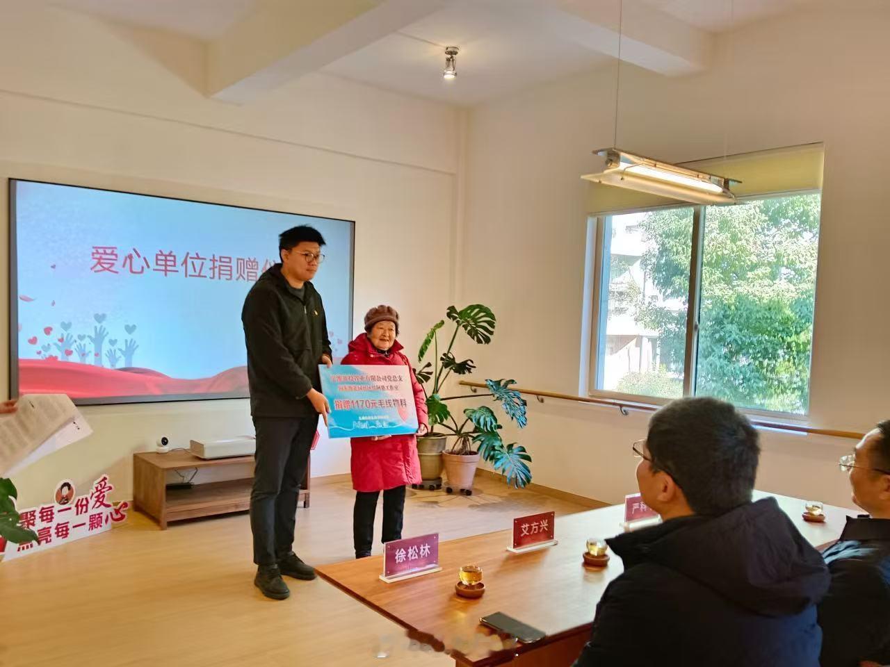 宁波韩阿婆一针一线织就跨城公益温情 12月29日，宁波鄞州举办“情暖冬日，爱心相