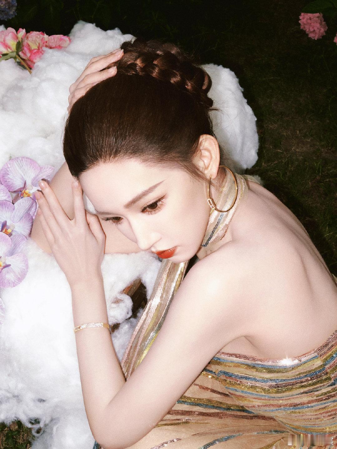 程潇今天完全是公主程潇简直是公主 程潇晚上内场的造型也好好看！美女对我的眼睛非常