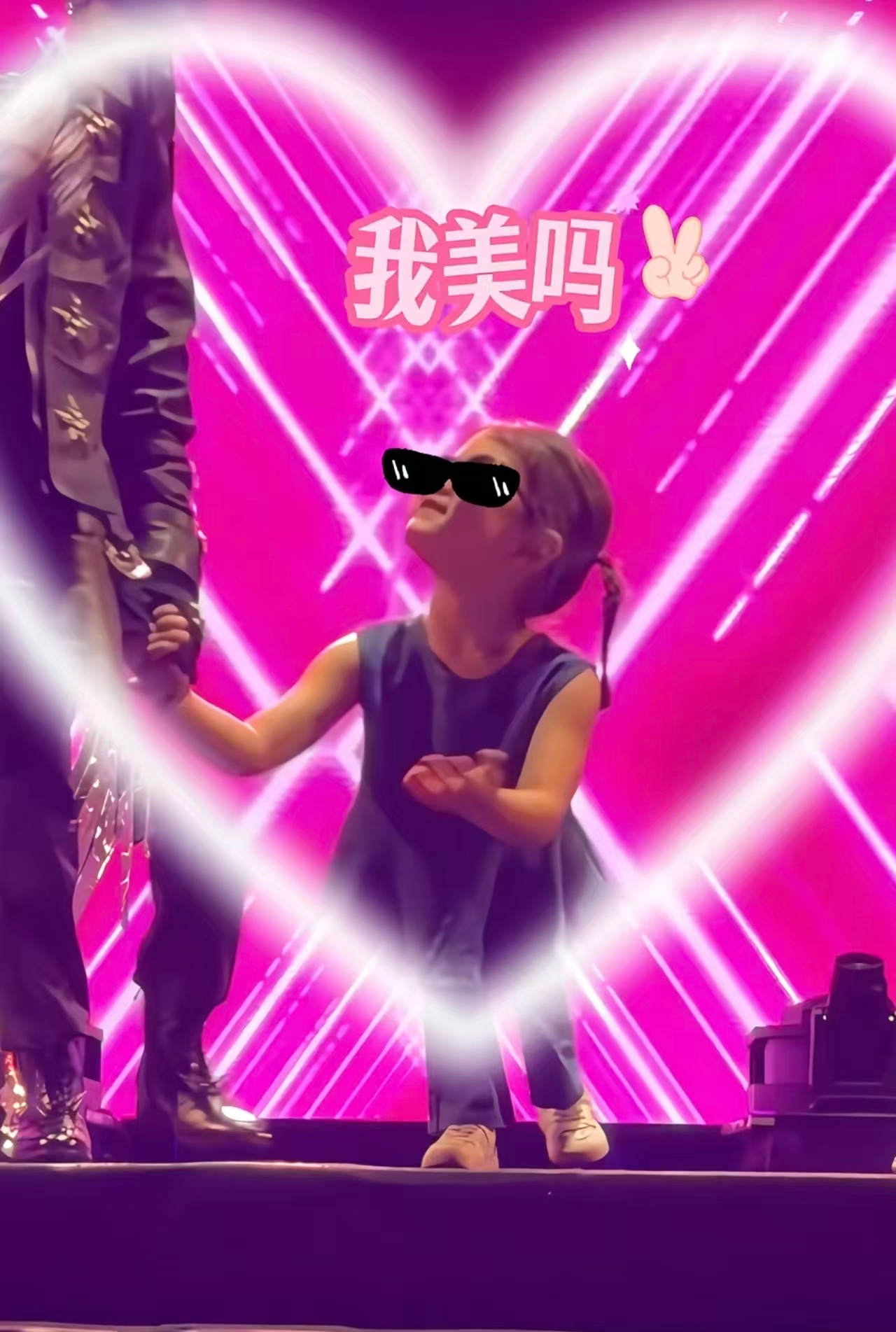 【女儿陪周杰伦鸟巢彩排】周杰伦和女儿同台演唱昆凌晒出周杰伦鸟巢演唱会彩排花絮，女