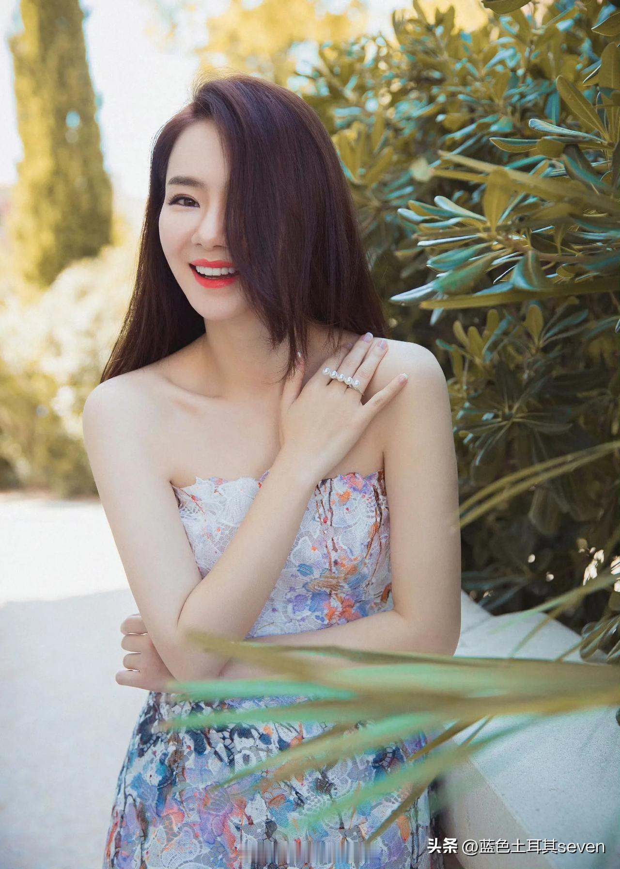 戚薇笑起来好看吗？