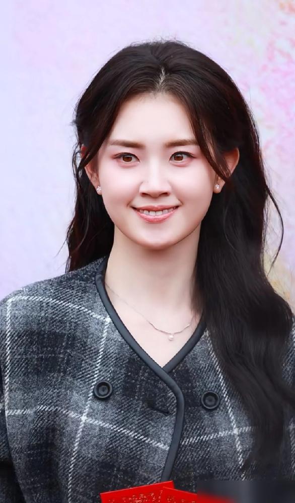 短剧一姐郭宇欣，新剧开机就被骂“面容憔悴”，可谁知道，她春节期间压根没合眼，差点