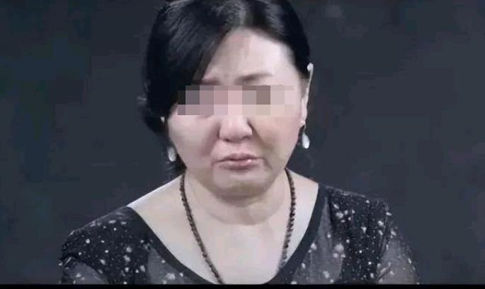 1918年，因为妻子生不出儿子，他找了个情妇生孩子，然而，儿子刚出生就被保姆摔死