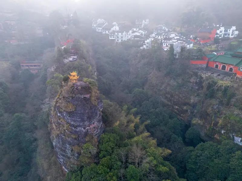 江西男子齐云山失联，失联者家属悬赏3万找到后仅给4800元 。1月25日，搜救方