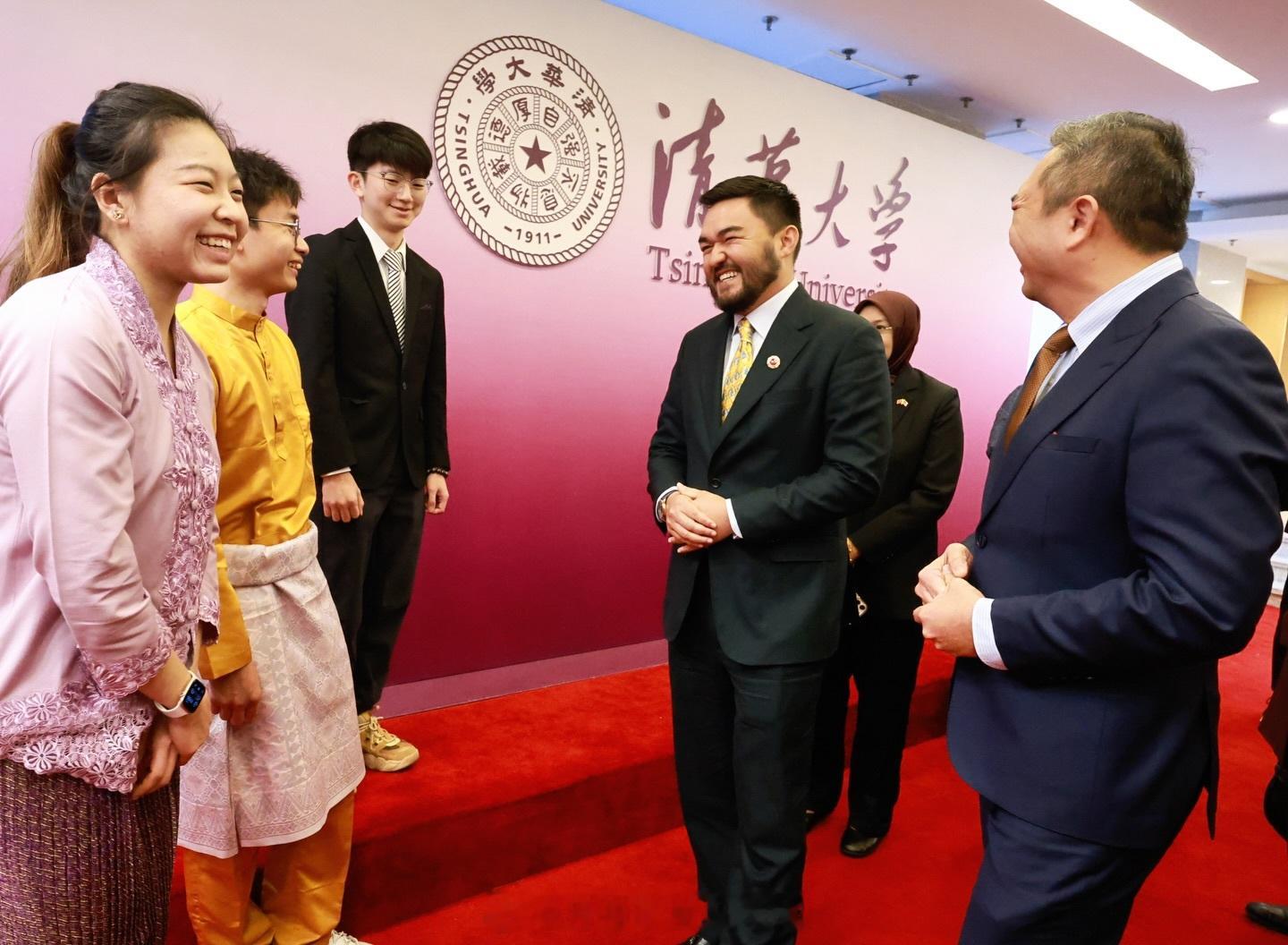 王室王室马来西亚王室雪兰莪 2025年12月2日，雪兰莪王储夫妇访问清华大学。 