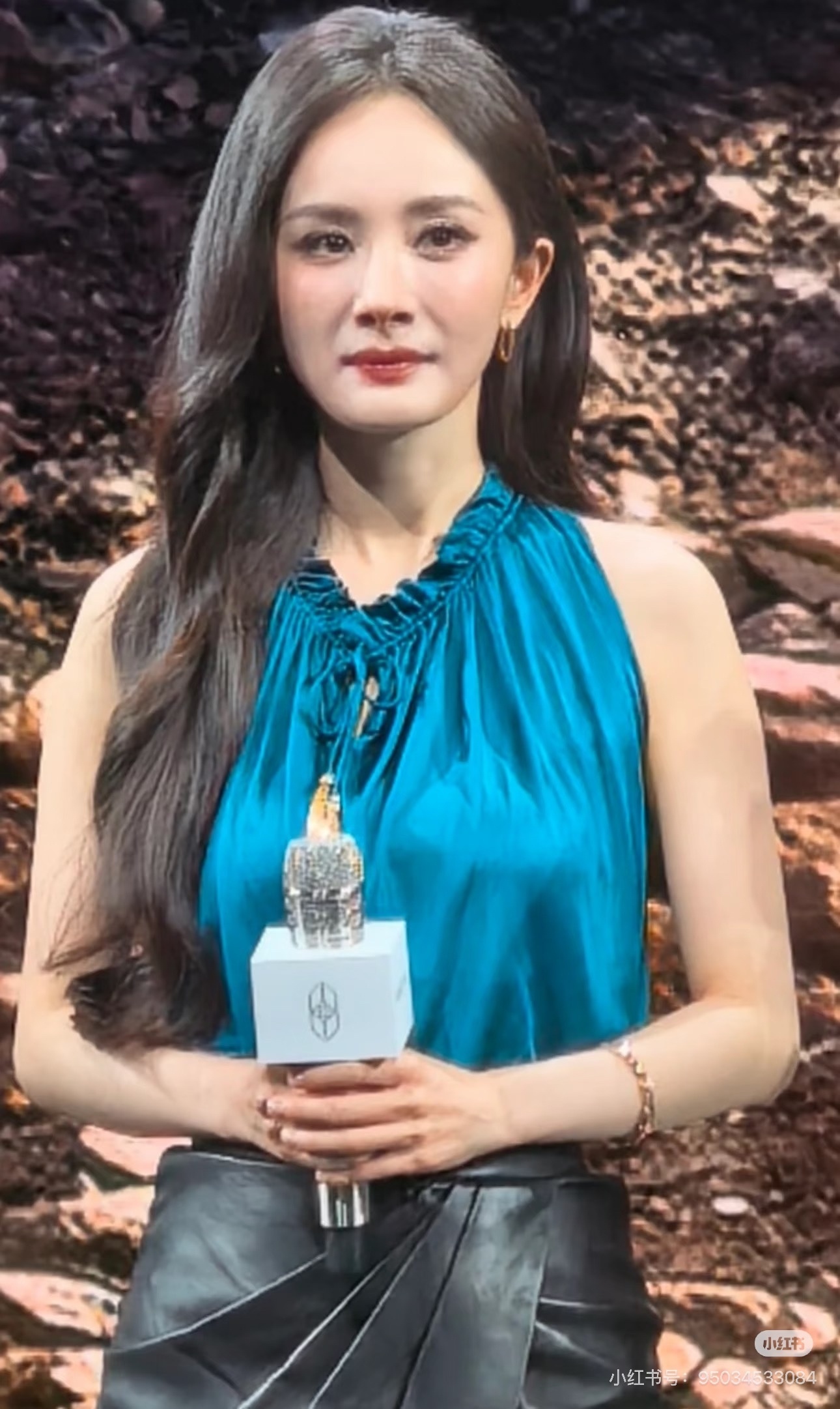 幂姐的脸好像隔一段时间就会…… 