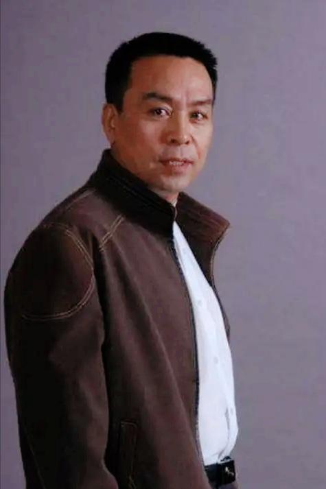 老演员，储智博，真是宝藏演员，出演的大秦腔，活脱脱演活了秦腔大师韩茂臣，这部剧一