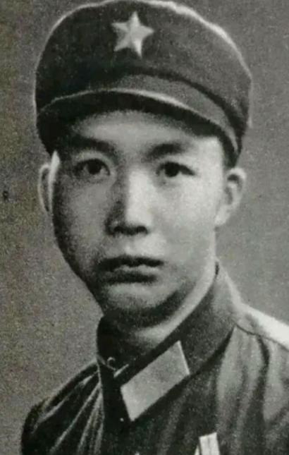 1979年，一个叫高华忠的士兵，接到了掩护全营撤退的死命令。战斗结束，任务完成，