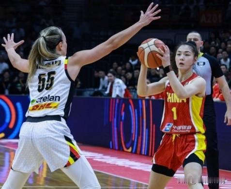 张曼曼今天的发挥没得挑了吧？
两场对阵巴西女篮的热身赛，张曼曼总共12投2中。