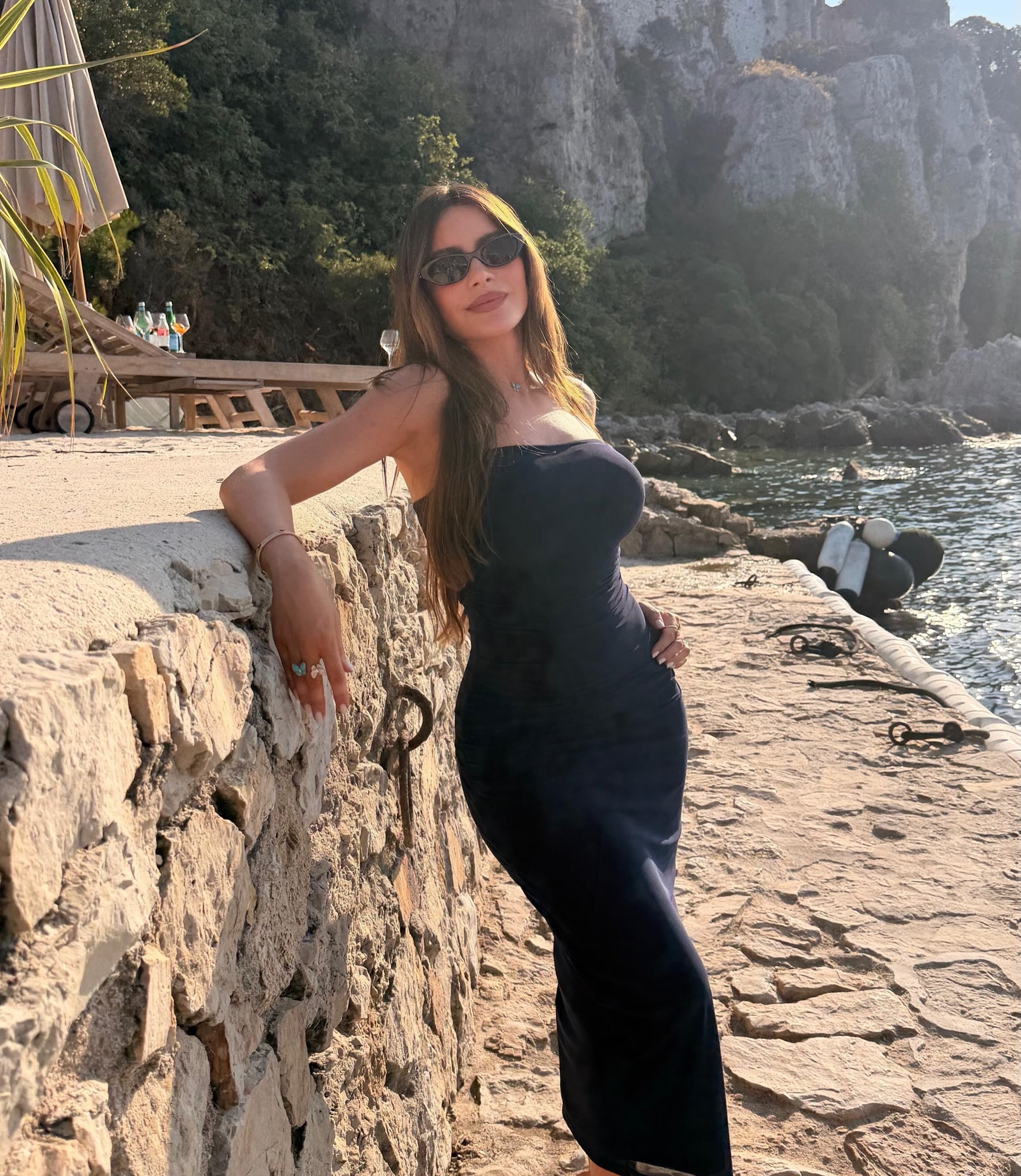 “歌姐”Sofia Vergara在ins最新分享2张度假美图，又酷又可爱！So