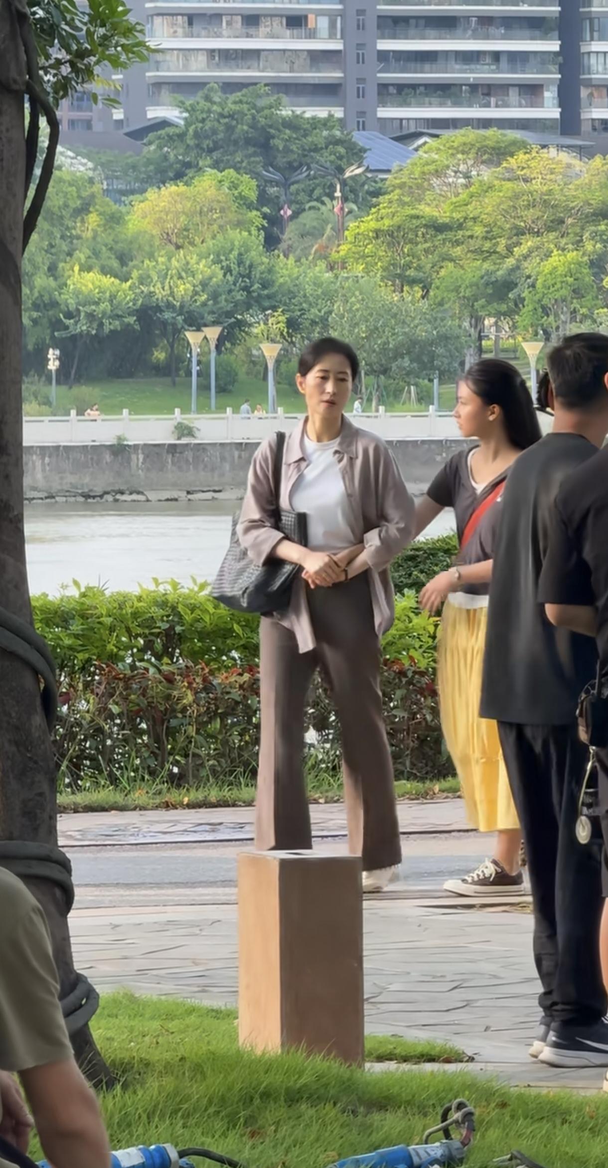 看来演戏很简单，演戏简单，演好不简单。刘敏涛旁边的小姑娘叫什么？会是下一个关晓彤