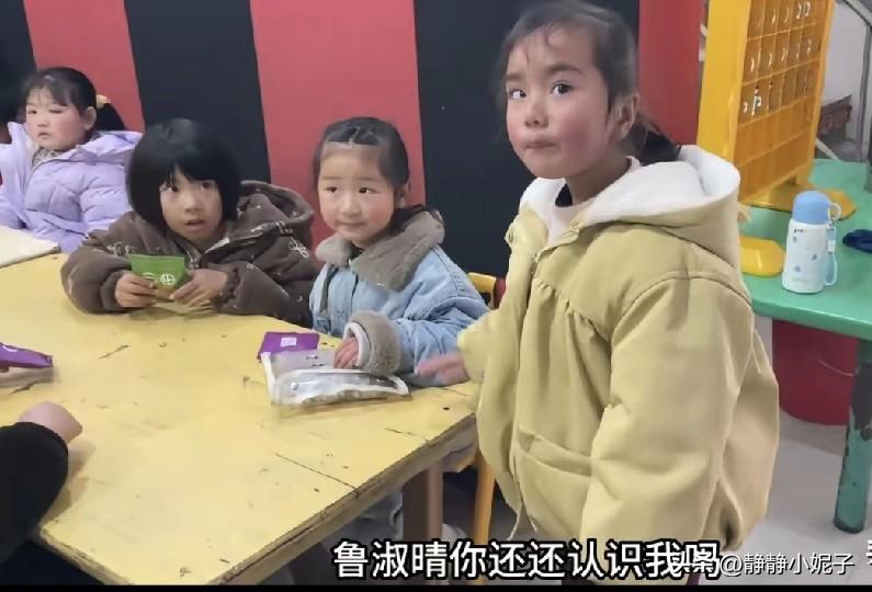 阿阳的女儿露面了，还在上幼儿园，自从阿阳结婚娶巴铁媳妇，就没有回来看过女儿，更是