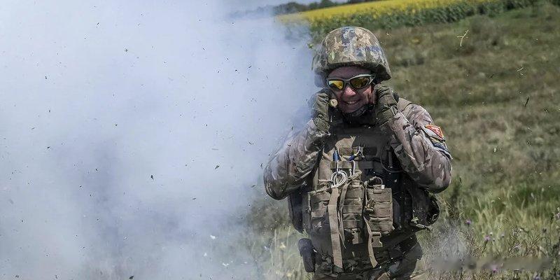 乌克兰武装部队将最后一支主力部队派往前线。

俄新社8月16日新闻报道，基辅将第