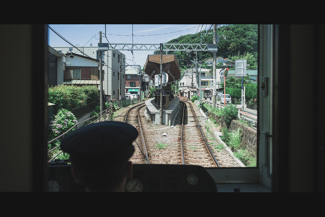  🚃百年传奇电铁~江之电！从藤泽到镰仓，每逢六月，它在民宅和紫阳花海中悠然驰骋