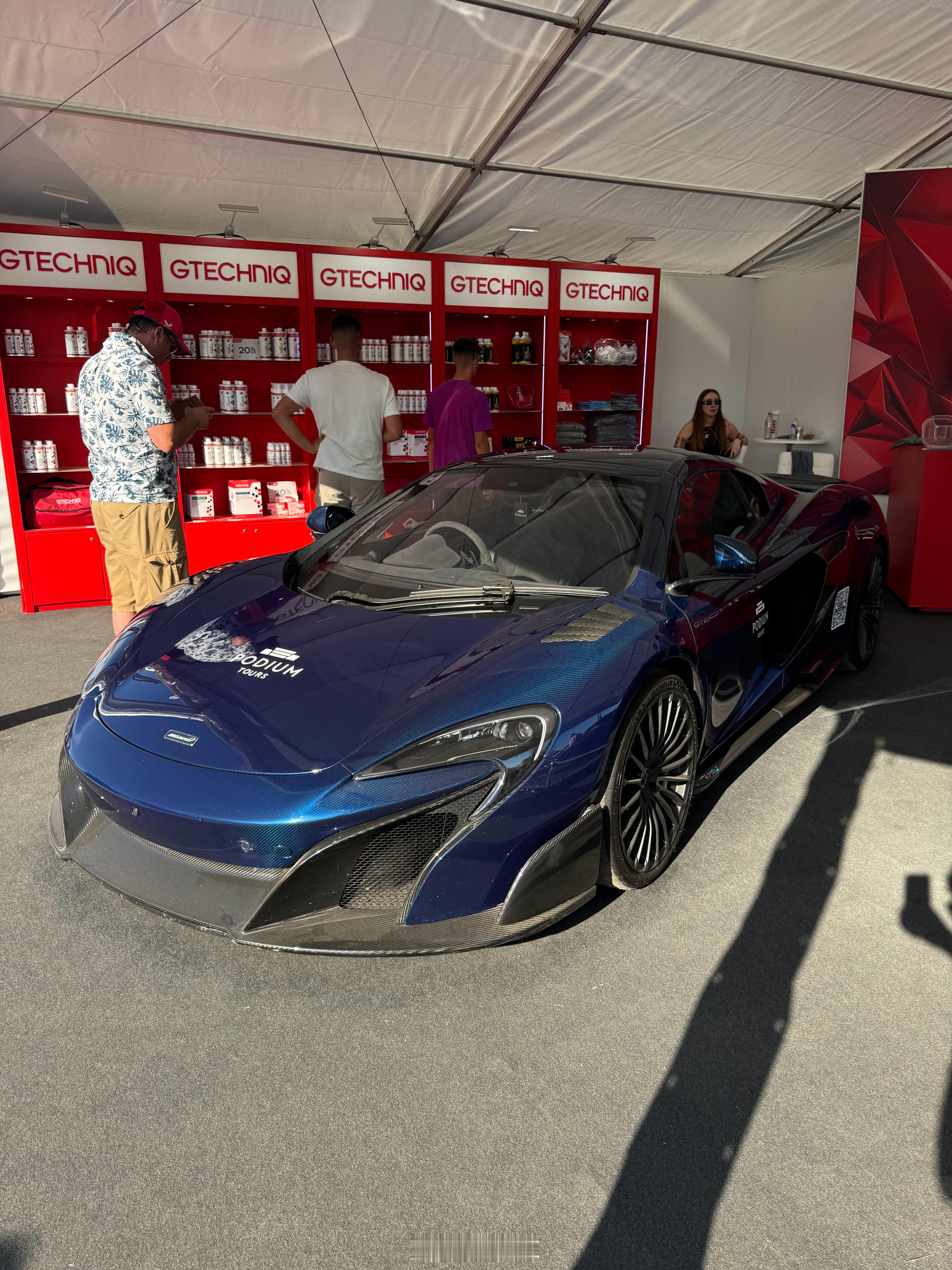 MSO蓝色裸碳675LT Spider～太美了[色][色]汽车志x古德伍德迈凯伦