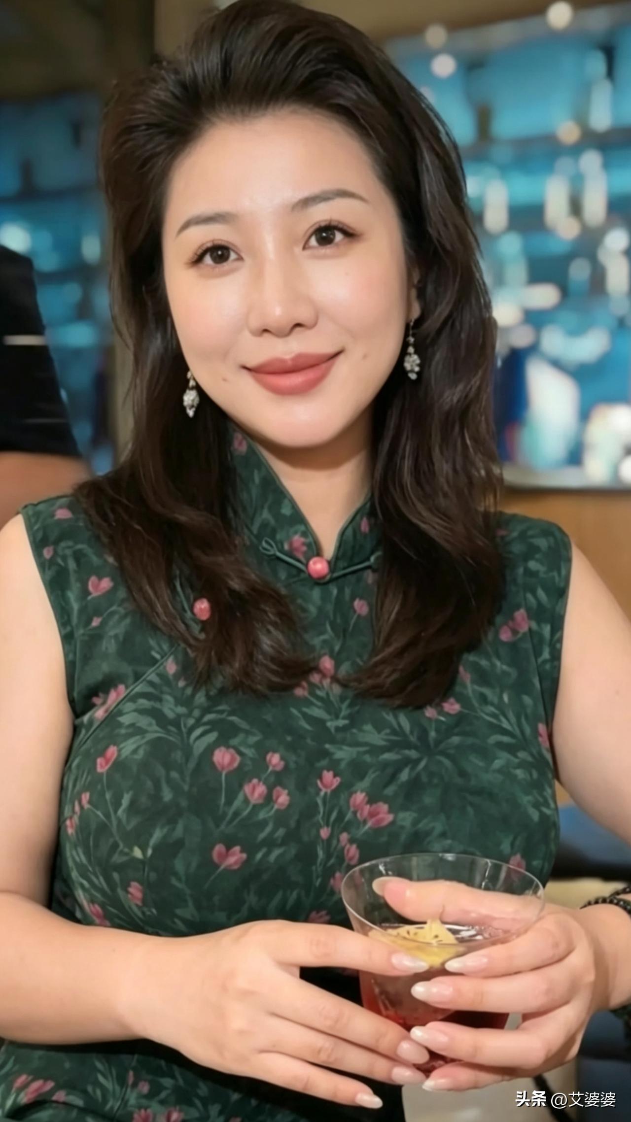 成熟女人吸引人的地方，就是内心踏实不慌，遇事沉得住气，手里有依靠、心里有底气。待
