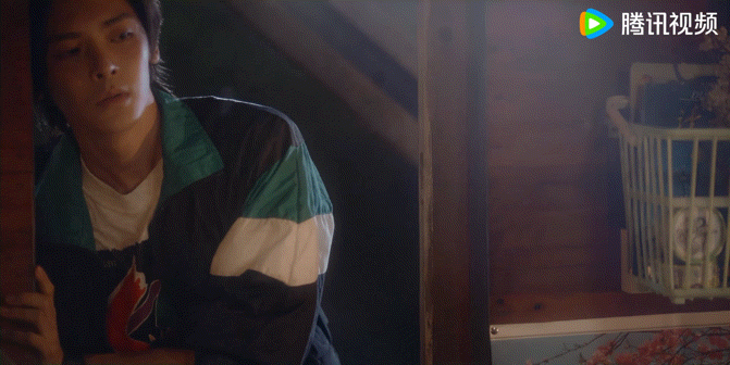 #少年巴比伦渔船版泰坦尼克号# 这渔船吻戏简直太暧昧太上头了！谁懂纯情奶狗和清冷