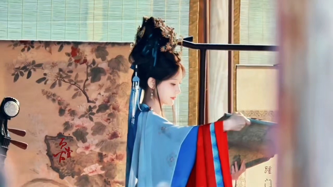 李一桐画中仙螓首蛾眉，巧笑倩兮。李一桐《金枝》今日份路透，好美啊！这个陈雀儿高髻