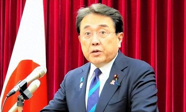 特朗普开出一个条件，日本愤怒到极点，最后一刻，取消访美行程，一句话都不想多说。8