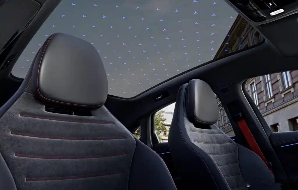 全新一代奔驰C级纯电版内饰，39.1英寸超联屏，我觉得还挺好看的🙈只是外观暂时