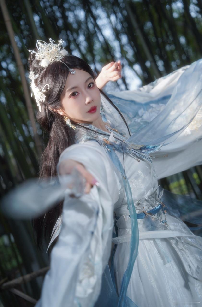 宣璐梦回与凤行琉羽老剧粉真的瞬间破防，不用多余妆造，宣璐仅凭气质就还原了琉羽的白