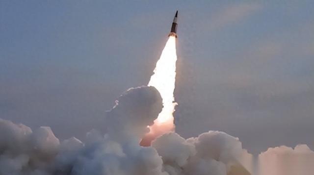 3月13号，日本防卫大臣把美制“战斧”导弹摆到了台面上。二战之后还是头一回，日本