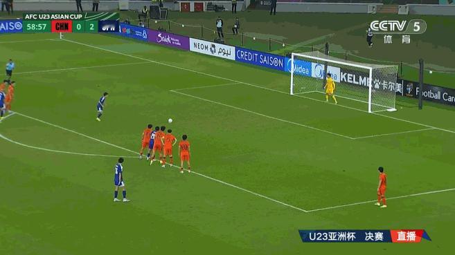 李昊用英文给对手施压 佐藤龙之介罚点的时候，李昊一直用英文给对手施压，“嗨，看着