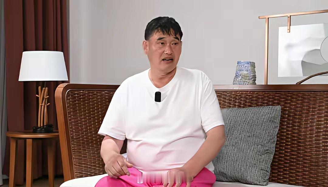 大衣哥说她再优秀也没跟你同甘共苦过朱之文在访谈中谈到对妻子的责任他说：说实在的，