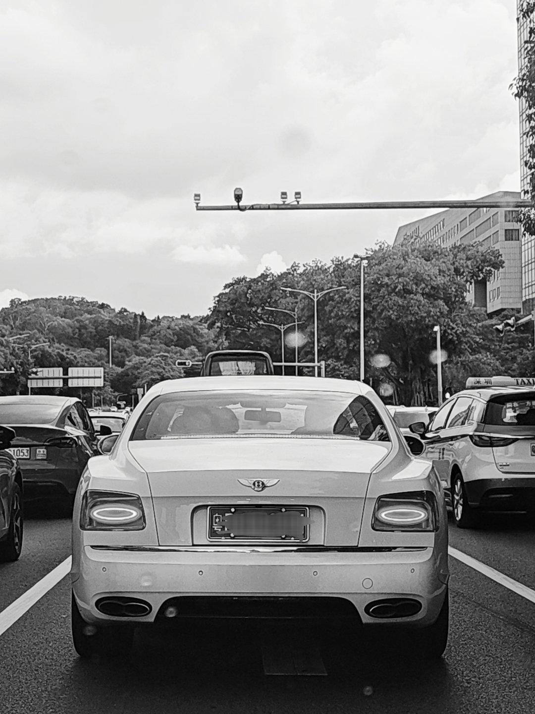 视觉上的尊贵感还是非常直观的全民拍车大v聊车 ​​​