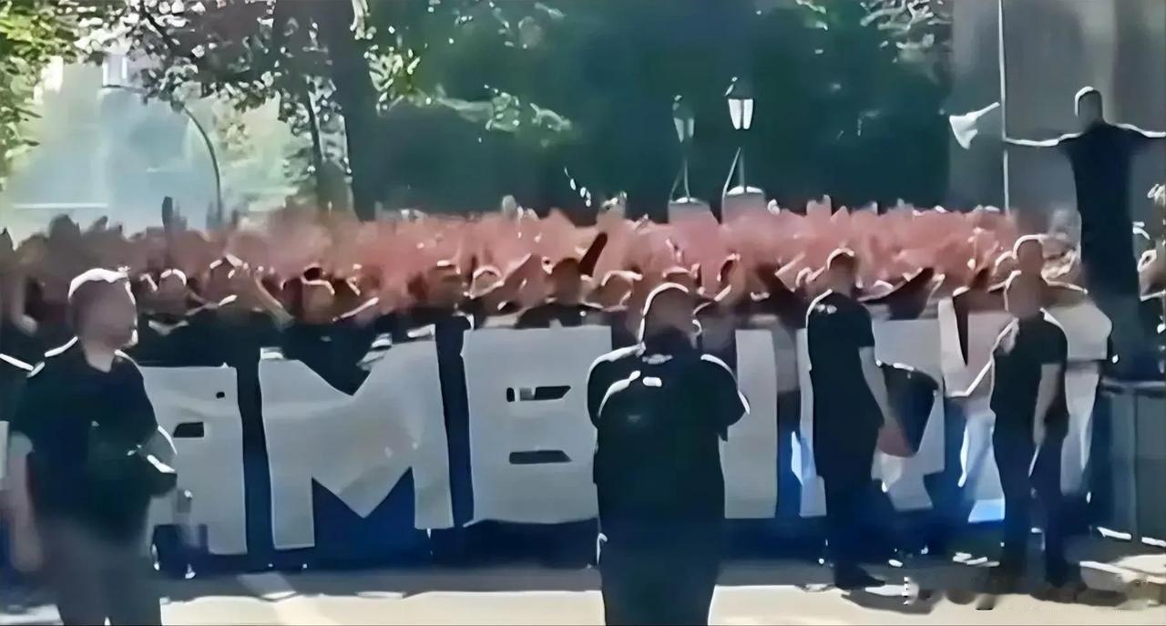 德国工人喊累要减工时，特斯拉福利已超行业，他们到底图啥？

10月27号，德国特