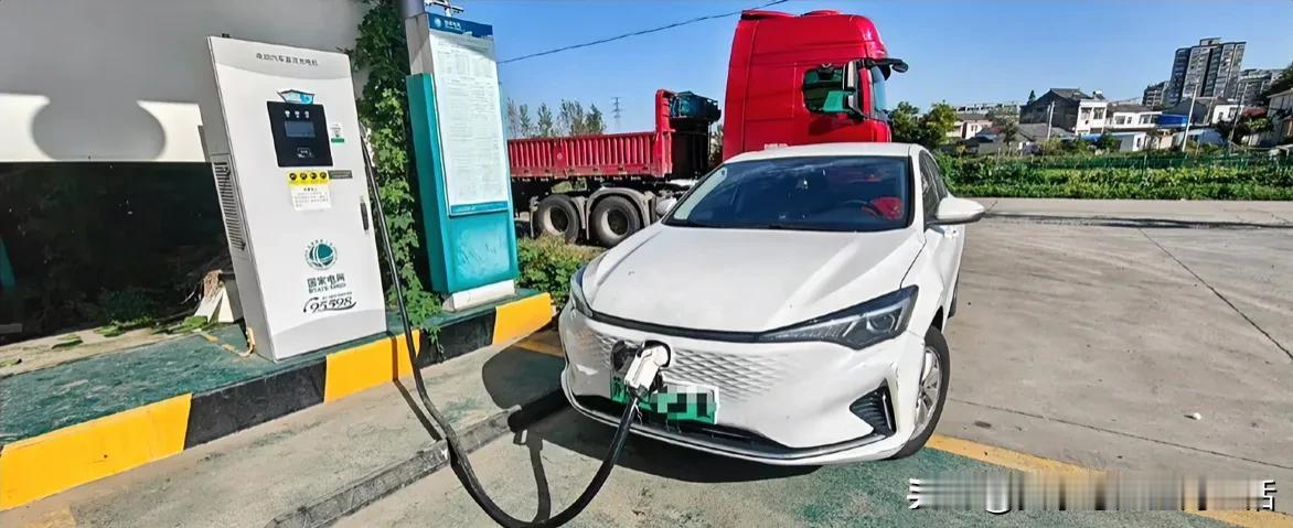 谁懂我的笑点。。[允悲]走过来发现这个车这么冲就是觉得很好笑。。[允悲] ​#深