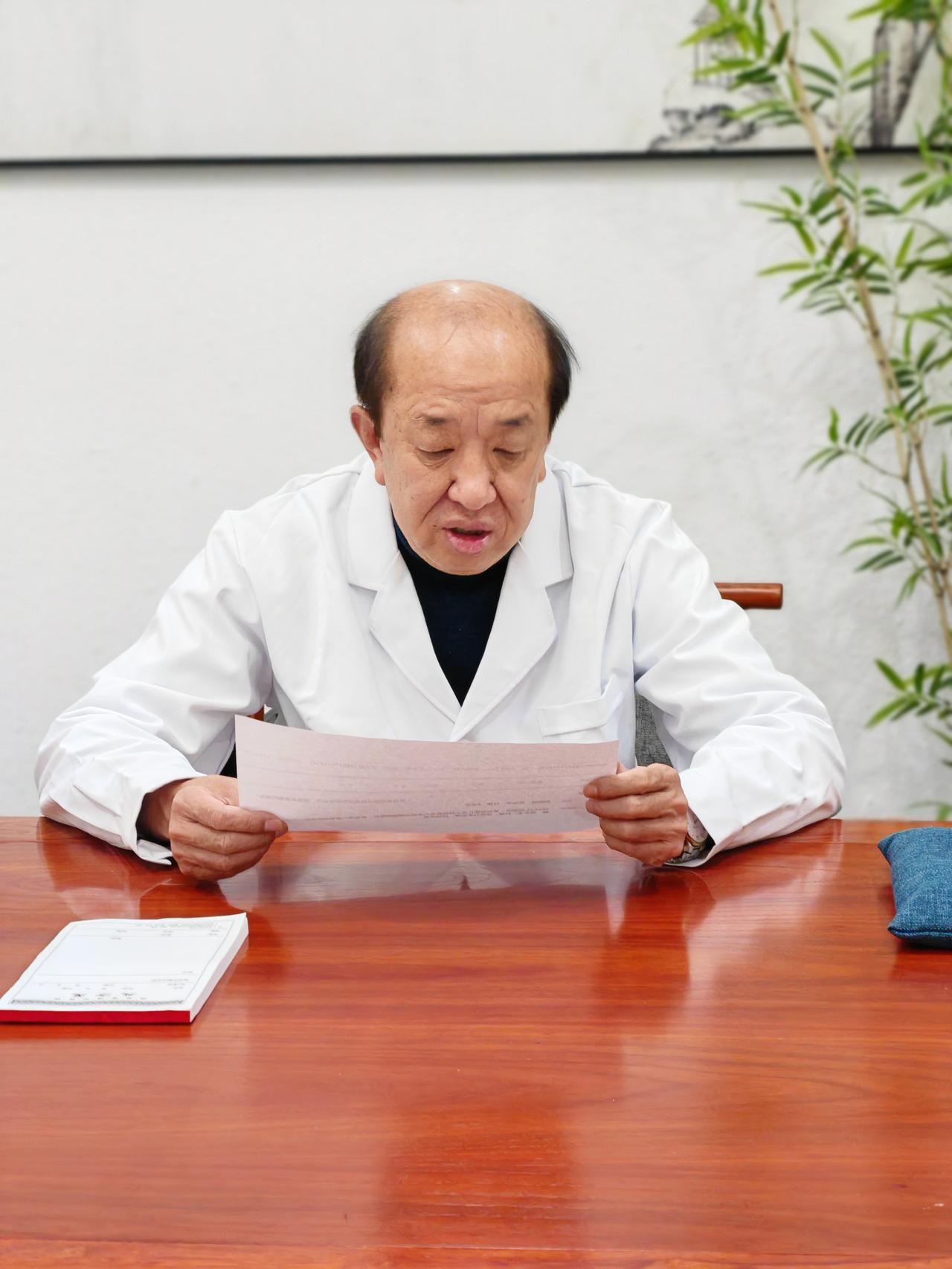 【门诊里的慢功夫：看病、带教，皆是传承】
经常有患者说我看病很有耐心，今天这个患