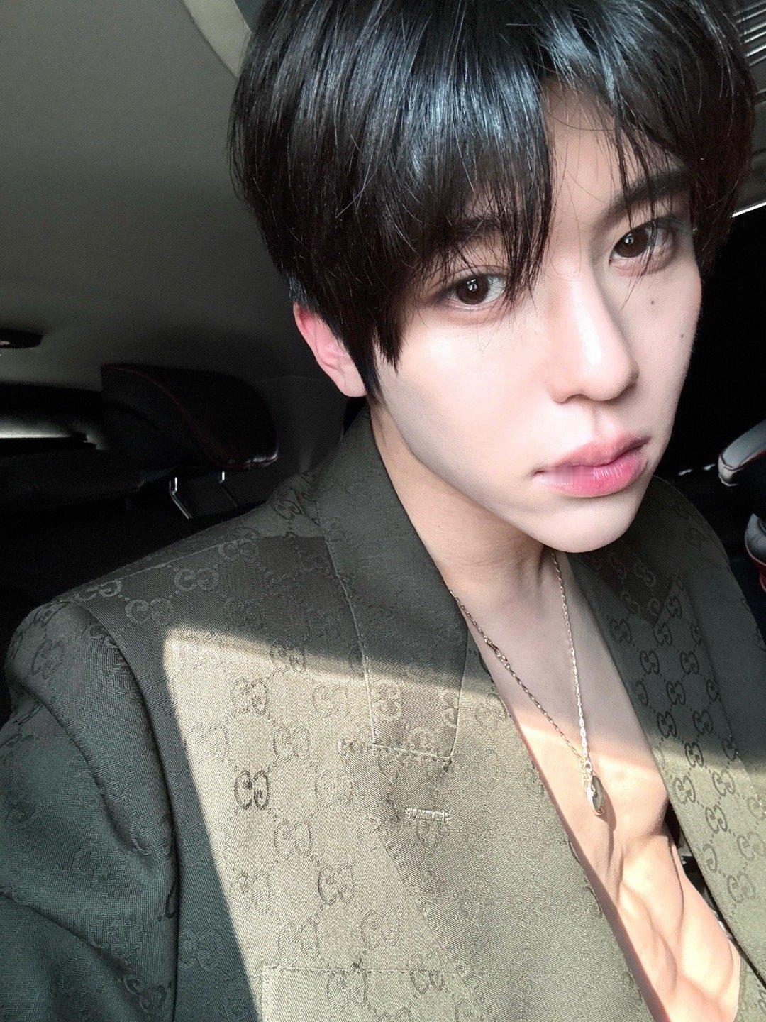 吴是温最新自拍照也太会媚粉了吧？不愧是愿颜一 吴是温自拍照