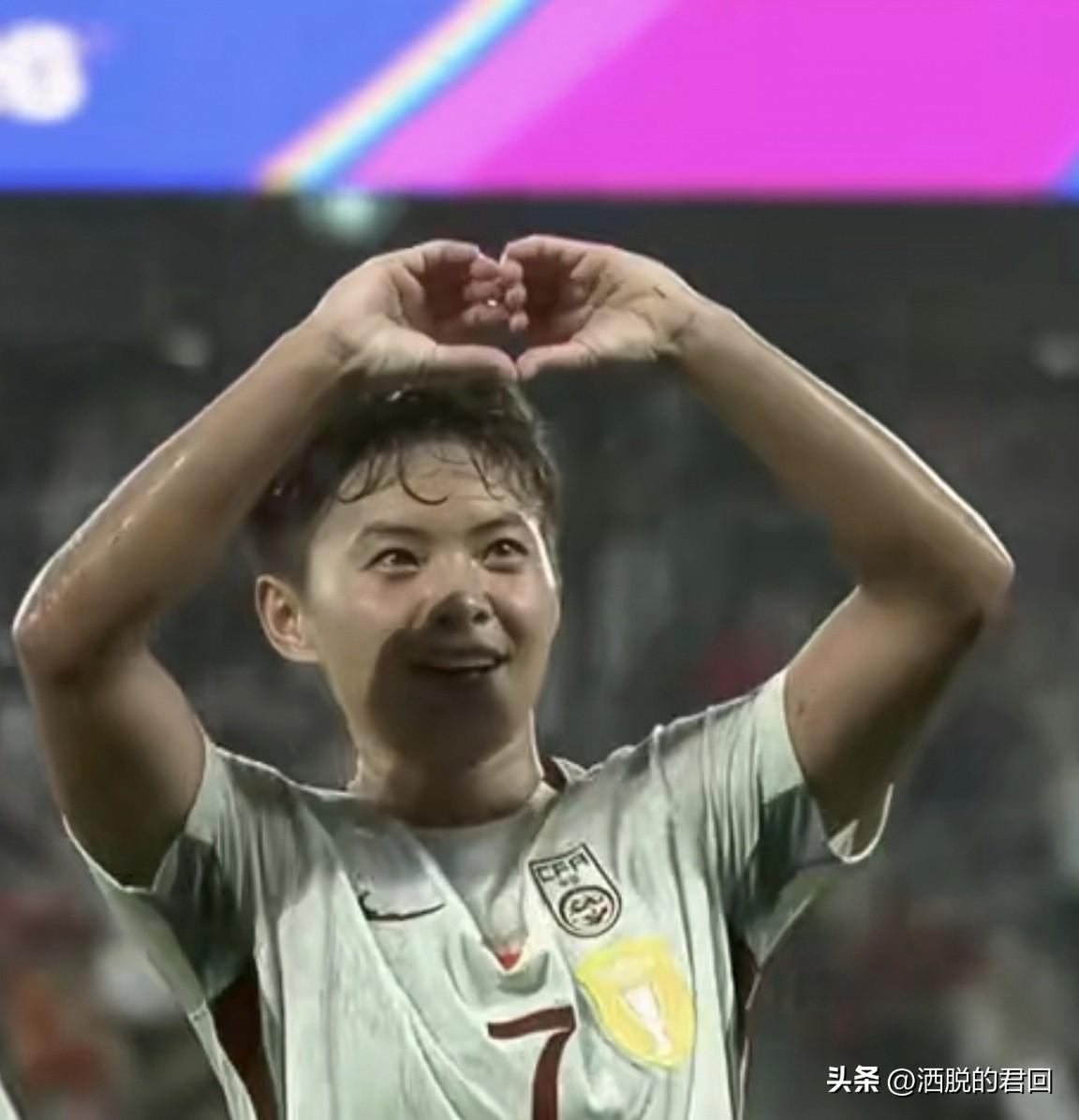 朝鲜女足是输球又输人！
在昨天下午进行的亚洲杯女足比赛，
朝鲜女足1-2负于中国