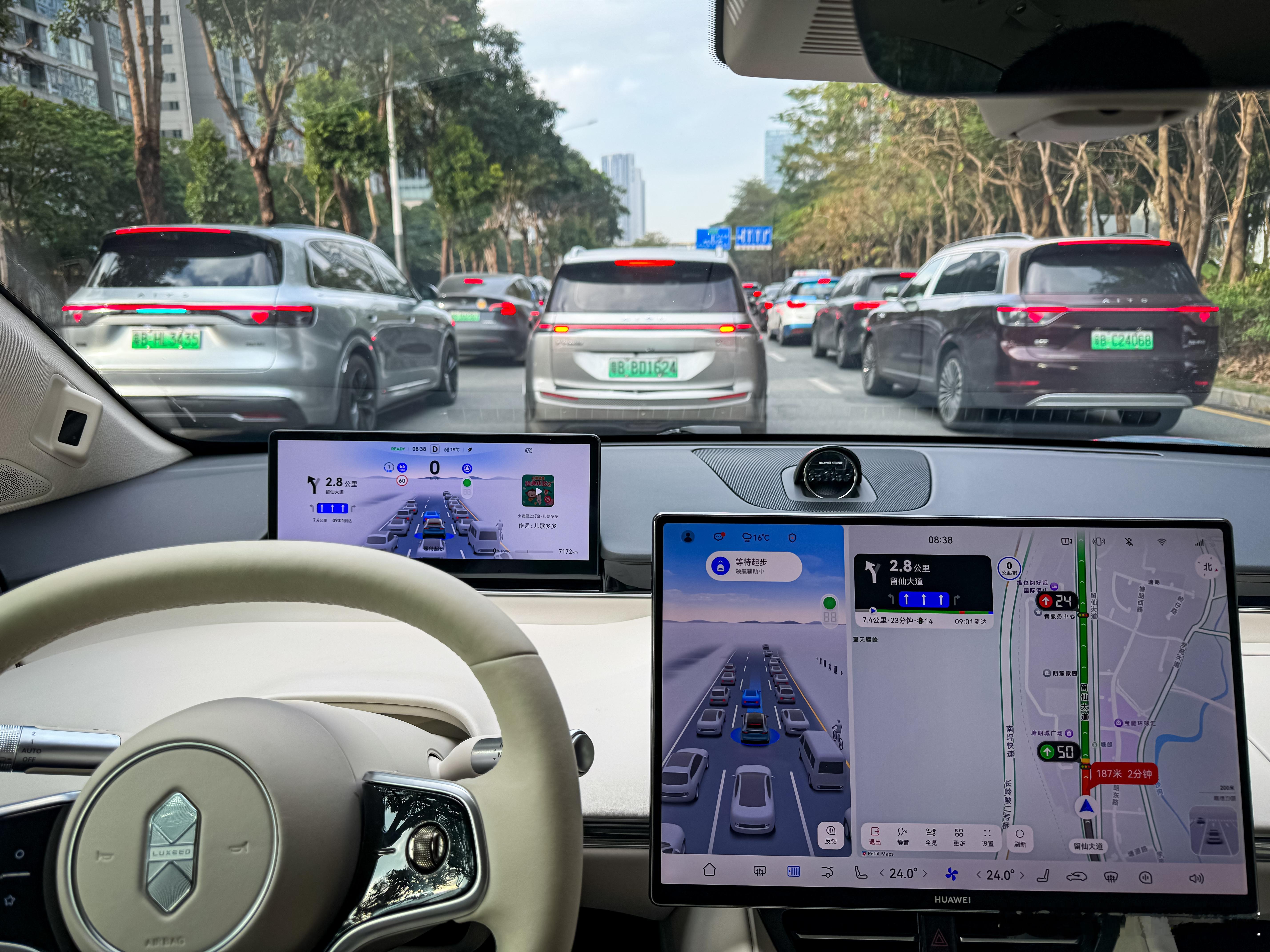 鸿蒙智行新年ota马上升级 ，最近在开升级后的智界 R7。因为春节期间大家可能会