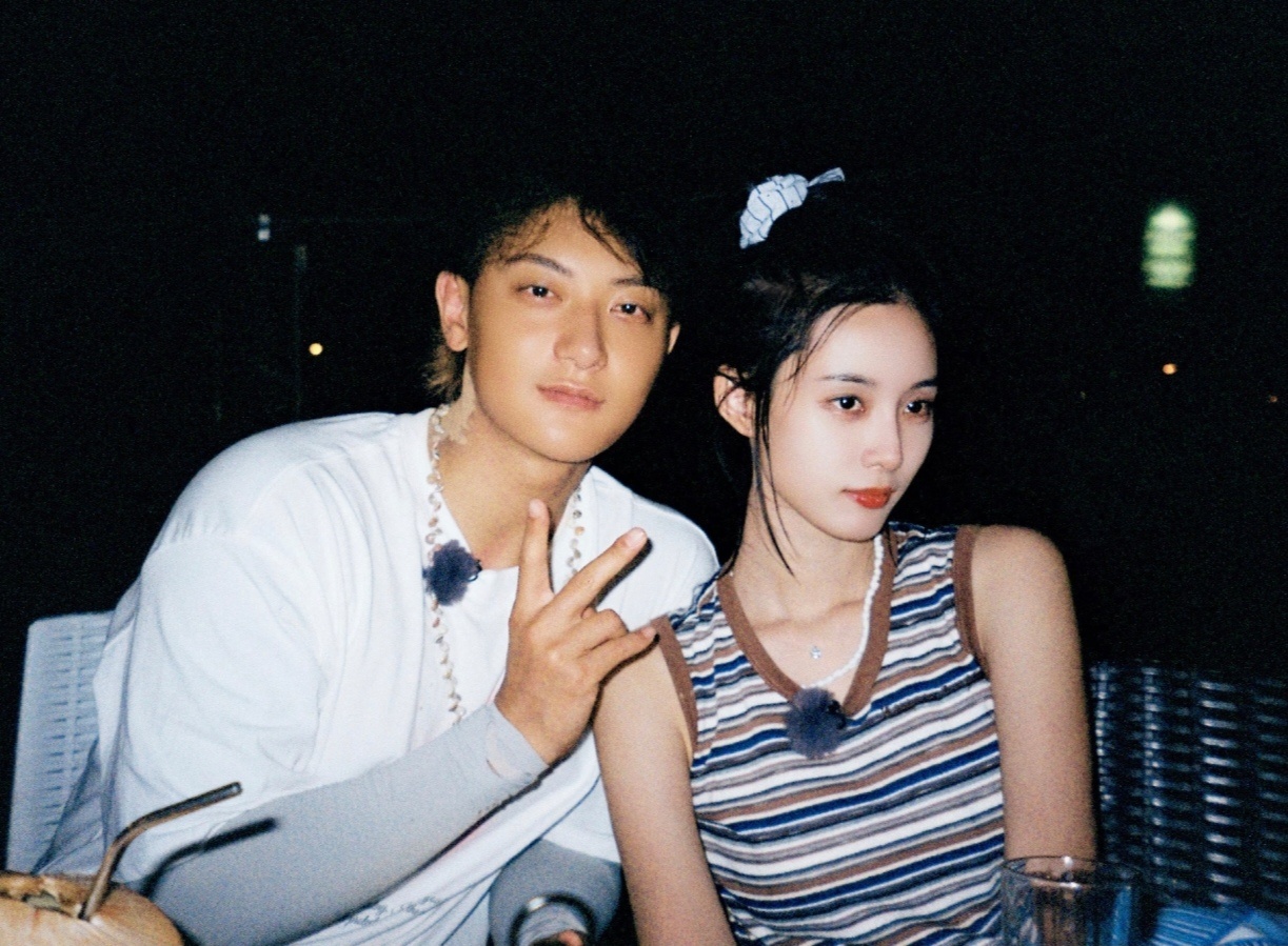 黄子韬徐艺洋将办婚礼 近日，网传黄子韬将于今年10月举办婚礼。新浪娱乐独家求证黄
