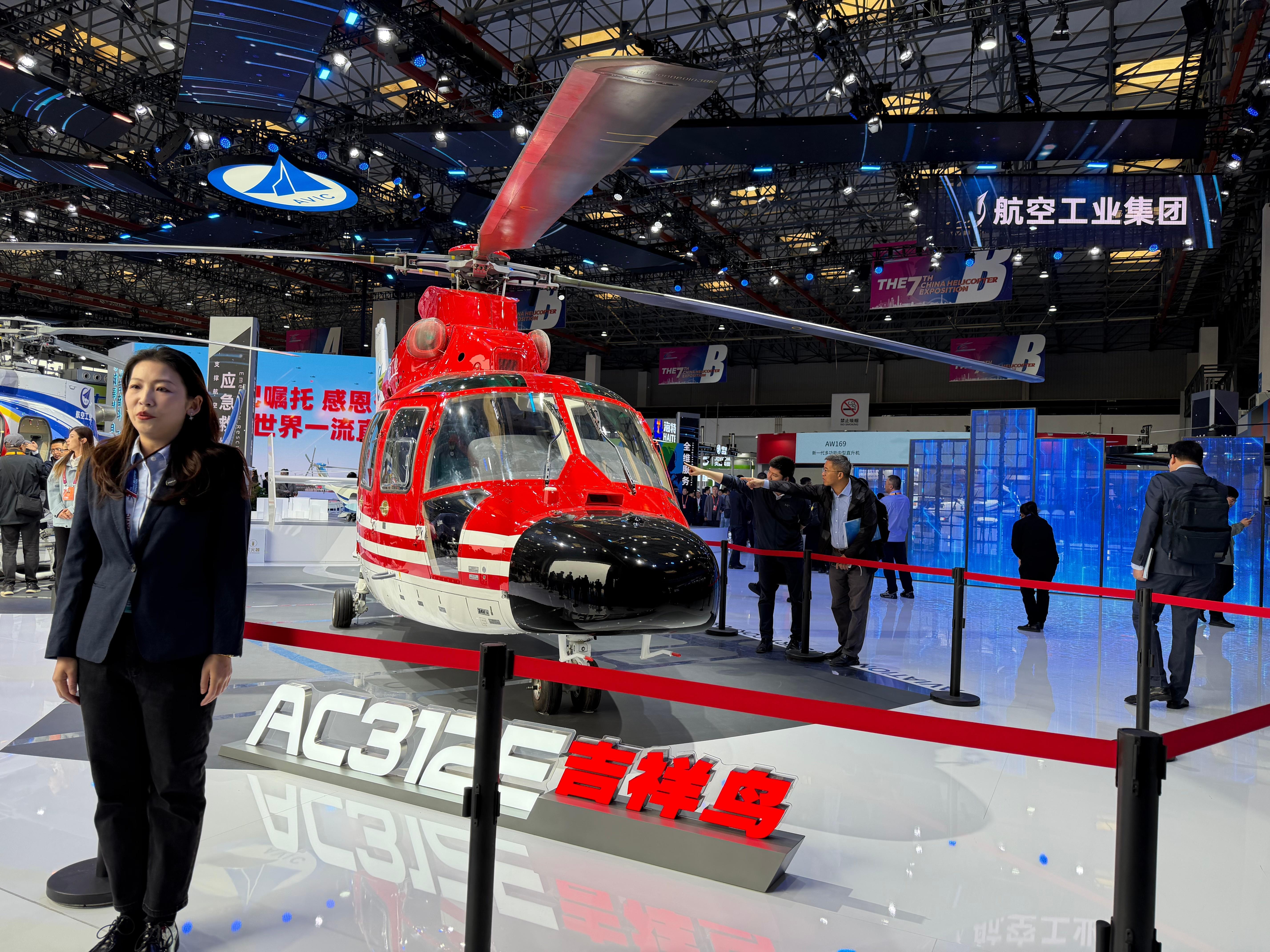 飞行的陆军 AC312E就是直-9的最新民用型号，而直-9则是中国仿制的法国“海