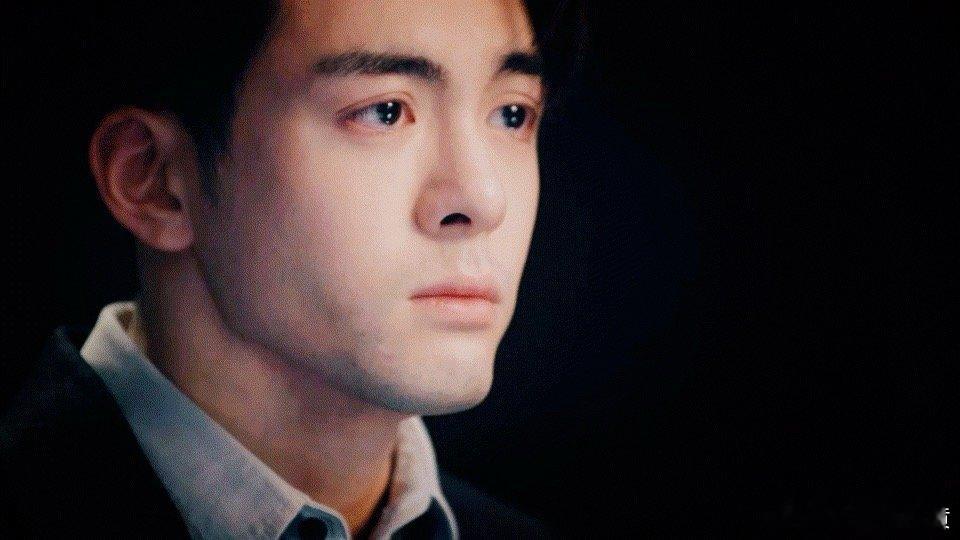 #顾易中好虐# 《孤舟》编剧有什么冲我来好吗？！为什么要虐我们顾易中！！[苦涩]