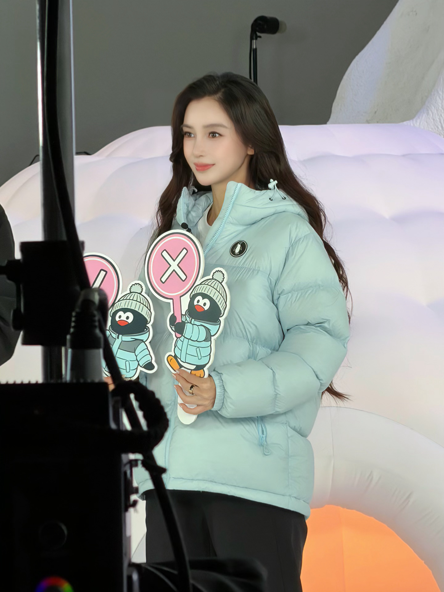 捡漏一张拿着对错牌的可爱宝宝angelababy ​​​