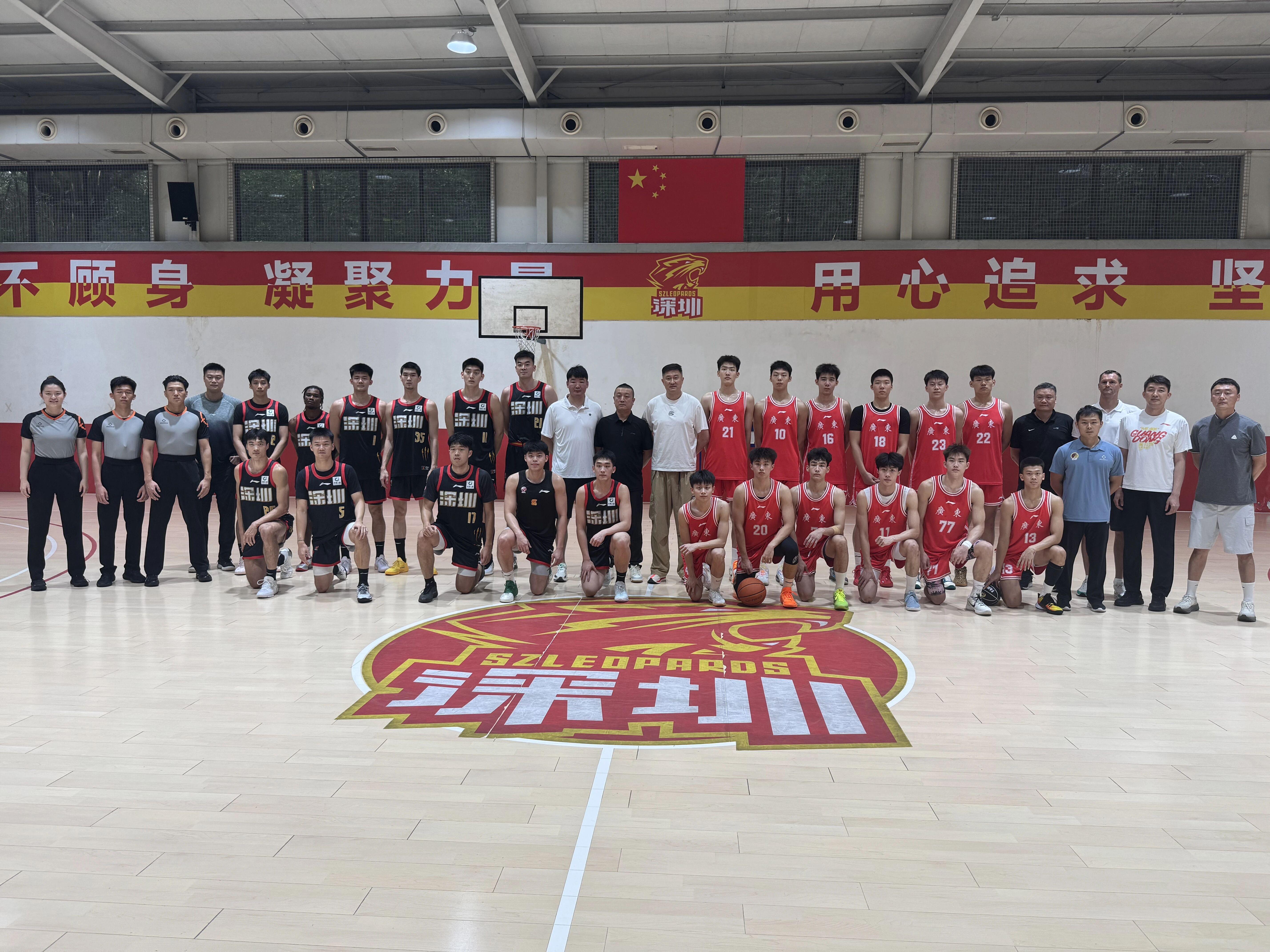 备战三大球运动会的广东U18居然还能和职业队热身啊，这待遇有点超标了吧[笑cry